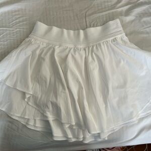 Lululemon Court Rival Skirt size 4 in white